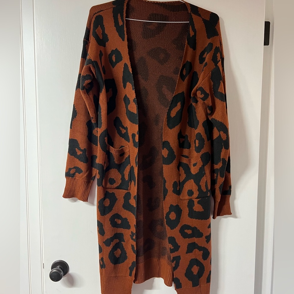 Women’s Leopard Cardigan. Size XL.